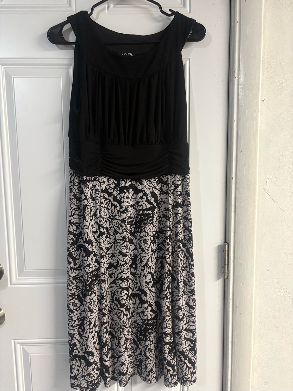 George Black & White Printed Midi Dress✨